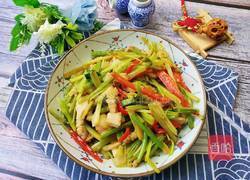 芹菜炒五花的做法图解1