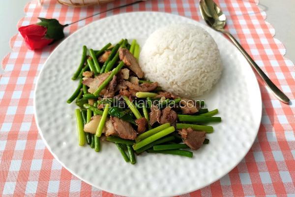 蒜苔猪头肉饭 