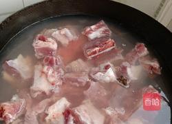 排骨炖豆角的做法图解1