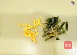 肉饼鸡蛋汤泡饭的做法图解2