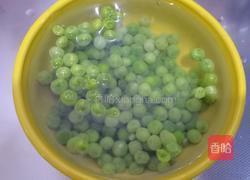 鲜豌豆红椒炒鸡蛋的做法图解4