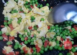 鲜豌豆红椒炒鸡蛋的做法图解10