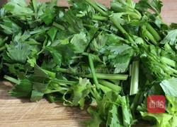 木耳芹菜汤面的做法图解2