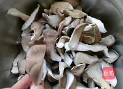 酥炸平菇的做法图解1