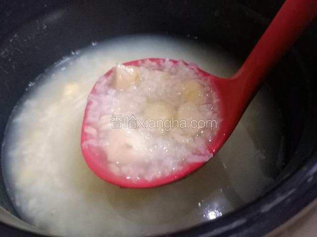 一个小时后，粥煮的很粘稠。