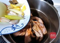 广式卤水猪大肠的做法图解4