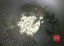 火腿肠肉松拌饭的做法图解4