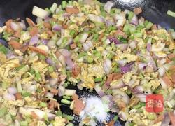 火腿鸡蛋菜炒饭的做法图解7