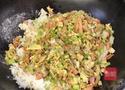 火腿鸡蛋菜炒饭的做法图解9