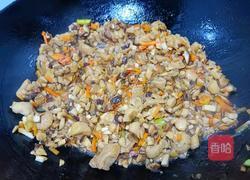 香菇鸡丁烧卖的做法图解3