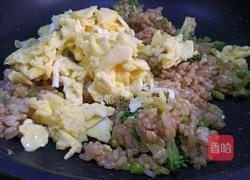 西蓝花蛋炒饭的做法图解12