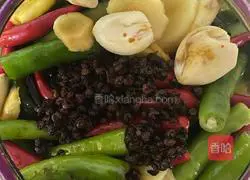 Illustration of how to make crispy pickled cucumbers 12