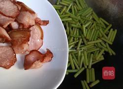腊肉炒蒜薹的做法图解10