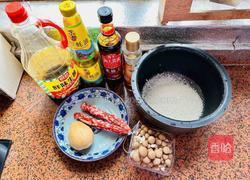 蟹味菇焖饭的做法图解1