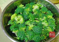 蒜蓉西兰花的做法图解1