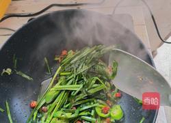 韭菜炒广式腊肠的做法图解6