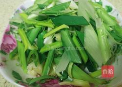 青蒜炒腊肉的做法图解1