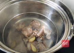 山药玉米排骨汤的做法图解3