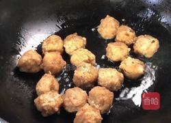 枸杞菊花菜烧圆子的做法图解3