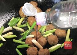 枸杞菊花菜烧圆子的做法图解4