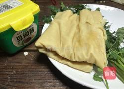 酱浇豆腐皮花的做法图解1