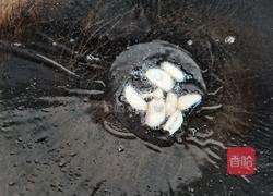 西红柿木耳白玉菇炒鸡蛋的做法图解3