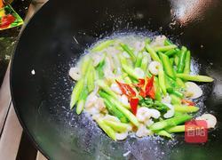 味美虾仁炒芦笋的做法图解8