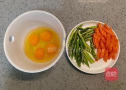 芦笋炒鸡蛋的做法图解2