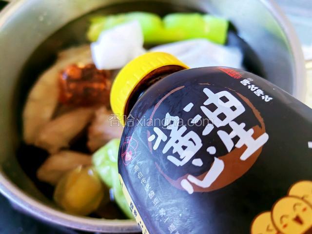 放入酱油