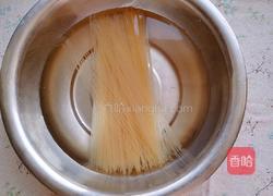 泡菜麻酱米线的做法图解2