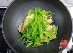 芹菜炒腐竹的做法图解11