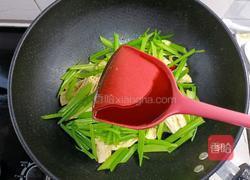 芹菜炒腐竹的做法图解12