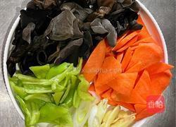 【春季“养肺”】荷塘什锦小炒肉的做法图解2