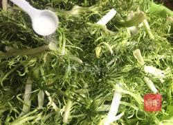 枸杞花生拌苦菊的做法图解2