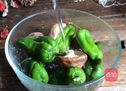 青椒香菇炒鸡蛋的做法图解1