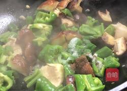 青椒香菇炒鸡蛋的做法图解9