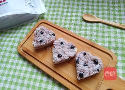 黑豆爱心饭团的做法图解1