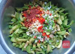 Illustration of how to make cold radish strips 5