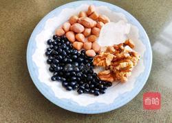 黑豆核桃花生饮的做法图解1