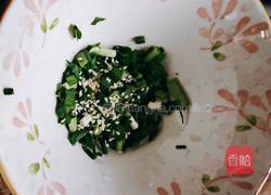 蒜苗酸汤面的做法图解1