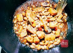咸鱼烧花生的做法图解11
