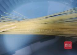 青菜米线的做法图解1