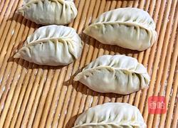 【春季养生菜】韭菜雪花煎包的做法图解9