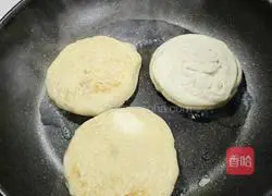Illustration of how to make homemade meat buns 9