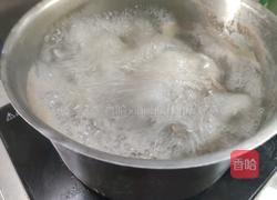 黑豆莲藕猪骨汤的做法图解2