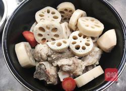 黑豆莲藕猪骨汤的做法图解3