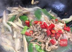 青椒炒平菇的做法图解8