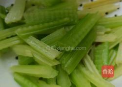 凉拌芹菜的做法图解4