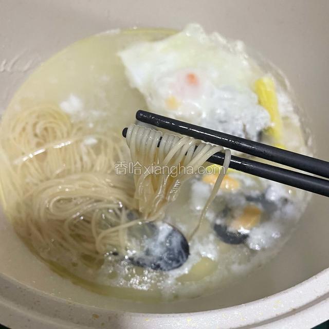 至荞麦面熟透即可