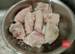 砂锅卤猪蹄的做法图解1